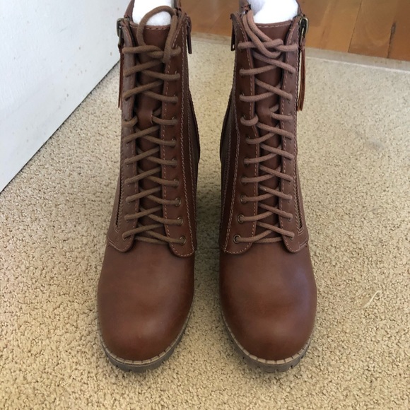 Boots - Picture 2 of 7